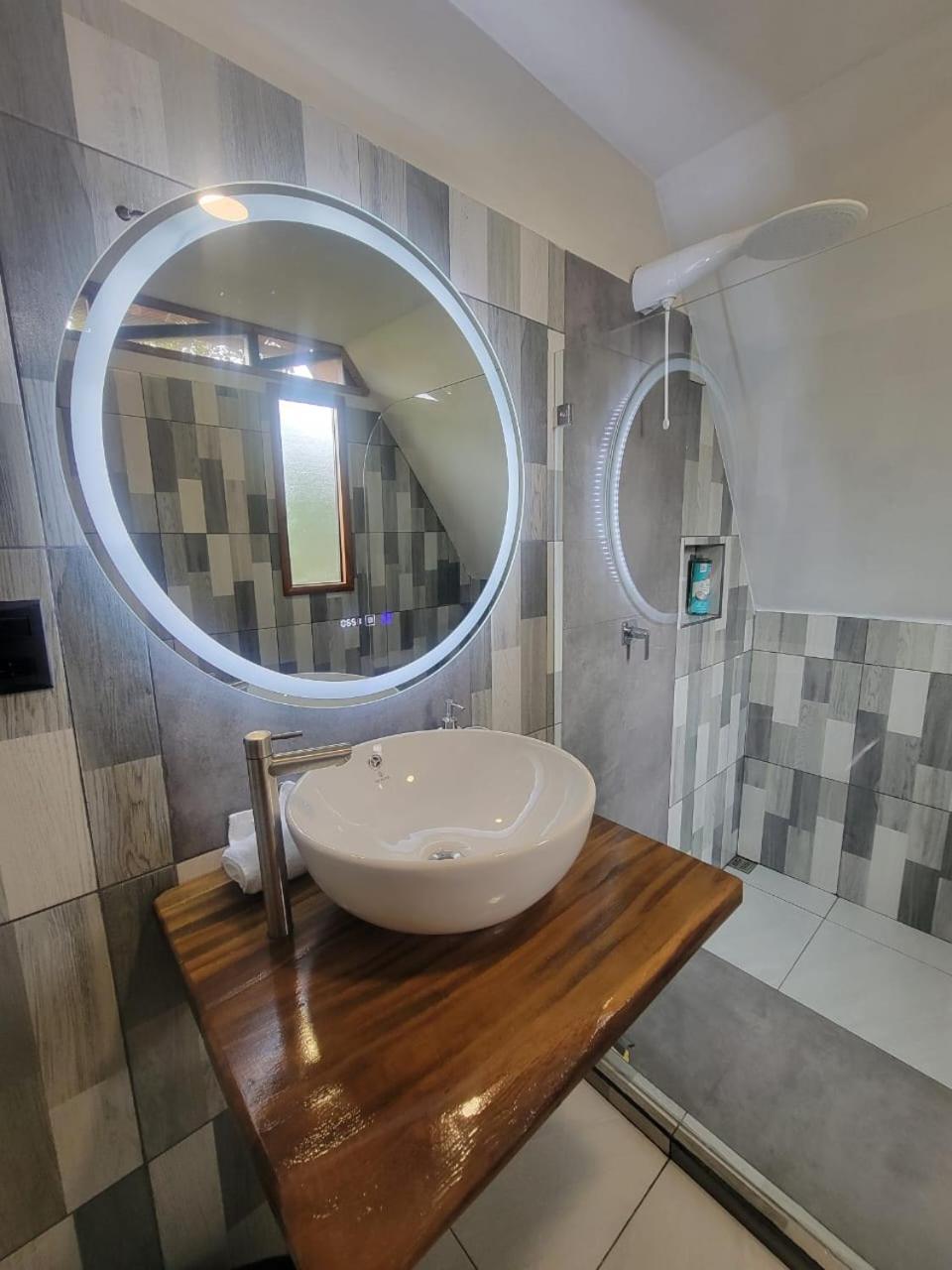 ביחגואה Myra Chalets מראה חיצוני תמונה